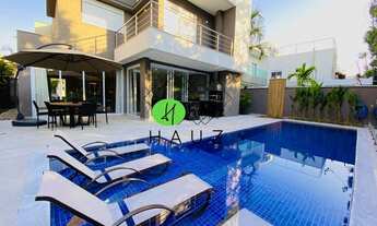 Imagem: Sobrado com 5 Dormitorio(s) localizado(a)