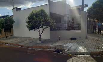 Imagem 4: Linda Casa de Esquina 3 Dormitórios Prox. do Hospital