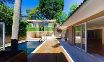 Imagem 2: Casa à venda ou para locação no Pacaembu com quintal e piscina