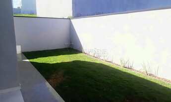 Imagem 2: Elegância e Conforto: Casa à Venda em Condomínio Ágata