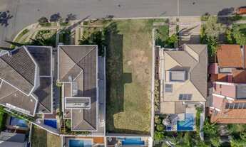 Imagem 2: Terreno com ótima topografia em rua tranquila, já com vizinhança