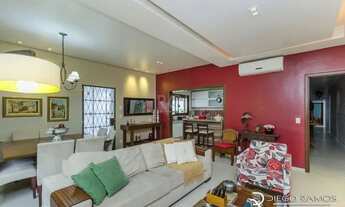 Imagem 2: Casa para Venda - 216m², 4 dormitórios, sendo 1 suites, 4 vagas - Menino Deus