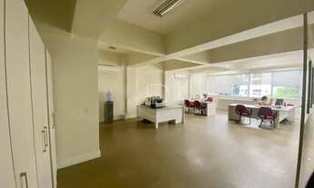 Imagem 3: Prédio Comercial Inteiro a Venda ao lado do metrô Praça da Árvore