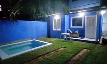 Imagem 2: Chalé com luxuosa piscina de cimento queimado branco