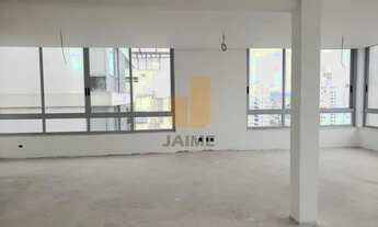 Imagem 5: Cobertura iluminada em área nobre de Higienópolis com 3 dormitórios e 2 vagas, vista priv