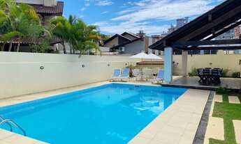 Imagem 2: Aluguel de Temporada e Venda! Casa de 06 dormitórios, ampla área externa, em localização s