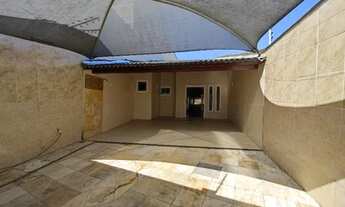 Imagem 4: Casa em Messejana com 3 quartos sendo suítes + 1 lavabo. Próximo center box