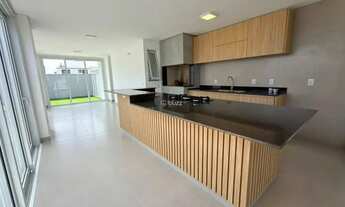 Imagem 3: Sobrado para aluguel possui 176 metros quadrados com 3 quartos em Campeche - Florianópolis