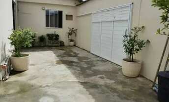 Imagem 2: Casa com quintal grande