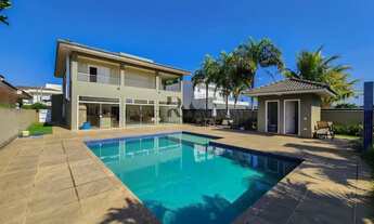 Imagem 2: 5 Quartos | Vista para o Lago | Área Gourmet Espaçosa