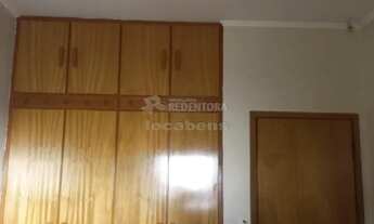 Imagem 4: Casa Padrão localizado no Bairro arque das Flores/Jardim Urupês com área gourmet e escrito