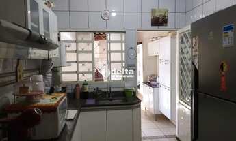 Imagem 10: Casa residencial com 5 quartos sendo 1 suíte disponível para venda no bairro Segismundo Pe