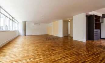 Imagem 3: Apartamento de aproximadamente 260m2 com 3 dormitórios, sendo uma suíte. Com 2 vagas de ga