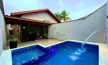 Imagem: Casa moderna com área de lazer completa