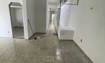 Imagem 6: Casa grande com galpão no Conjunto Ariri