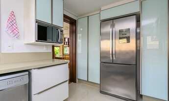 Imagem 2: Aluguel de Temporada e Venda! Mansão frente ao mar com 05 suítes e espetacular área de laz