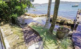 Imagem 6: Um esplendor de casa, na praia da Sepultura, Bombinhas