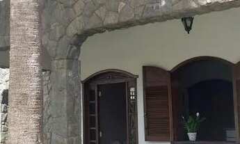 Imagem: Casa com 4 dormitórios à venda em Contagem