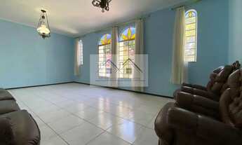 Imagem 2: Casa para Venda em Jundiaí, Parque São Luiz, 3 dormitórios, 1 suíte, 1 banheiro, 7 vagas