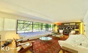 Imagem 4: Apartamento reformado na quadra da praia do Leblon com 240 m²