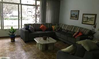 Imagem: Maravilhosa casa coladinha ao metrô