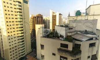 Imagem 7: Flat totalmente reformado com 1x dormitório com mobília, com serviços no prédio. Consulte