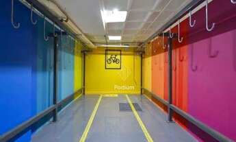 Imagem 7: Apartamento com varanda/sacada e excelente localização próximo a restaurantes e padarias e