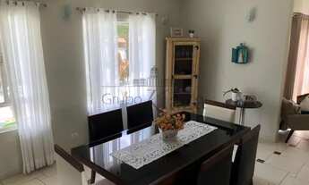 Imagem 6: Casa de condomínio para aluguel tem 160 metros quadrados com 4 quartos