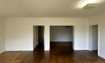 Imagem 4: Sala, banheiro, 4 quartos (sendo 1 suíte e 1 closet), cozinha com área de dependência comp