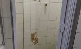 Imagem 3: Quarto com banheiro e quintal