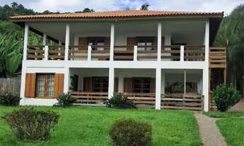 Imagem: Casa fantástica de frente para a lagoa