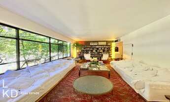 Imagem 3: Apartamento reformado na quadra da praia do Leblon com 240 m²