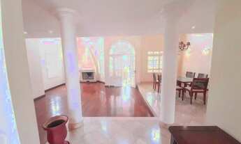 Imagem 6: Casa de condomínio para aluguel possui 391 metros quadrados com 4 quartos