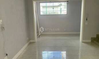 Imagem 5: Oportunidade...Ótima Casa de Vila Duplex.. Distribuída em: 1º PISO - Espaçosa S