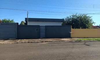 Imagem 4: Vendo Casa no centro de Rio Verde 3 quartos, sendo uma suíte, churrasqueira