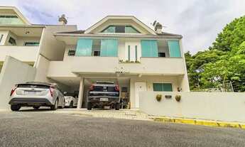 Imagem 2: Sobrado no bairro de Santa Felicidade com 540m², 4 dormitórios ( sendo 2 suítes ) e 3 vaga