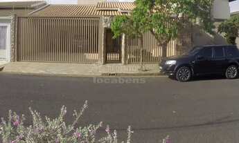 Imagem 2: Casa na região Leste de São José do Rio Preto, com 03 quartos e 03 banheiros e área ampla