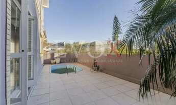 Imagem 3: Casa à venda em Porto Alegre-RS, na Vila Assunção, com 3 quartos, 3 suítes, 2 salas, 5 ban