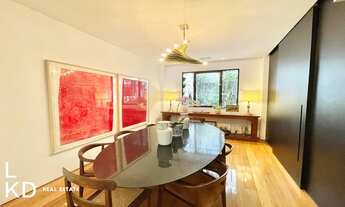 Imagem 5: Apartamento reformado na quadra da praia do Leblon com 240 m²