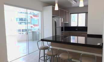 Imagem 1: 04 suítes, 03 vagas de garagem, ampla sacada no coração de Meia Praia