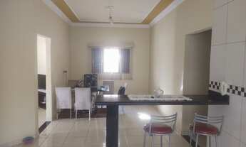 Imagem 6: Vende-se casa no bairro Califórnia em Patos de Minas. 03 quartos sendo 01 suíte