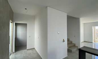 Imagem 3: Casa geminada nova com 3 quartos, suíte com closet, piso em porcelanato e área privativa e