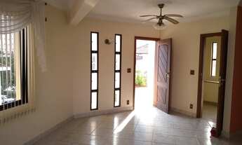 Imagem: Sobreposta alta triplex com 4 quartos em