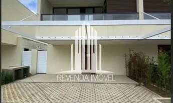 Imagem 2: Casa com 3 quartos sendo 3 suítes, 4 banheiros e 2 vagas com 152m² em Alphaville Alpha Hou