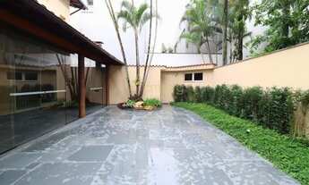 Imagem 4: Casa à venda com 4 dormitórios 3 vagas de garagem ao lado da estação Alto da Vista do metr