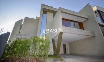 Imagem: Casa com 3 suítes, 4 vagas