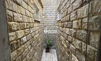 Imagem 4: Casa disponível com 4 quartos sendo 1 suíte para venda no bairro Cidade Jardim em Uberlând