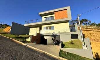 Imagem 3: Casa Semi-Mobiliada de Alto Padrão em Condomínio Fechado