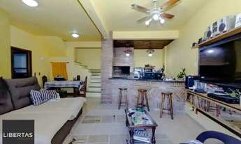 Imagem 2: Casa à venda com 3 dormitórios, 1 suíte e espaço gourmet em terreno alto