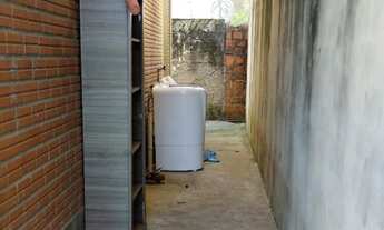 Imagem 2: Casa com dois quartos, garagem, pátio e churrasqueira